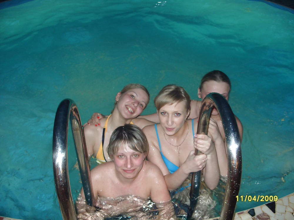 POOL BITCHES porn gallery