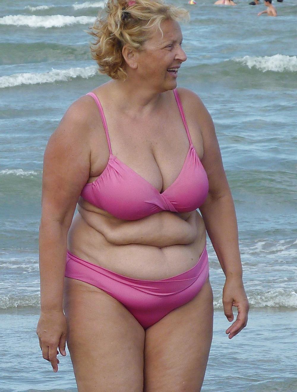 Grannies on beach porn gallery