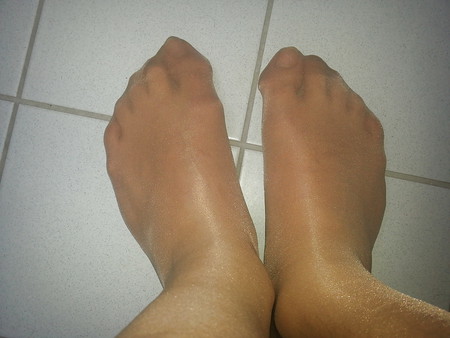 Feet of my teen-Girlfriend