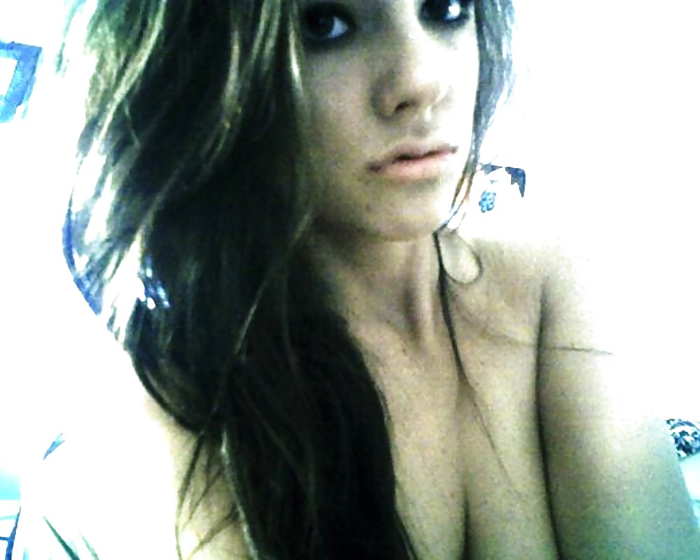 Pretty Amateur SelfShot porn gallery