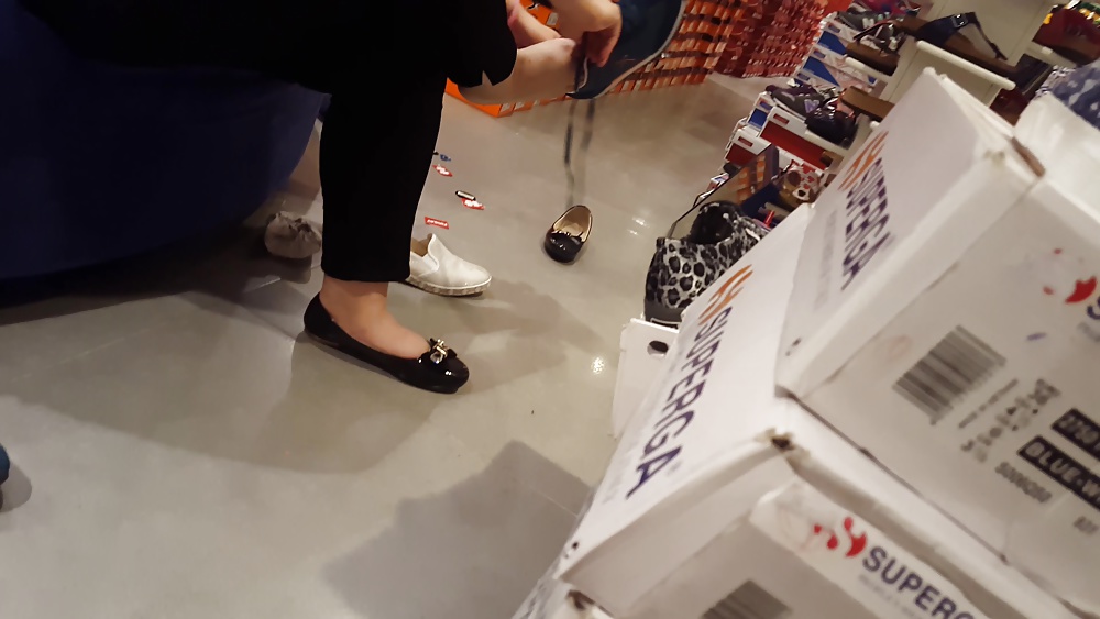 Turkish milf shoe store candid feet foot tores ayak porn gallery