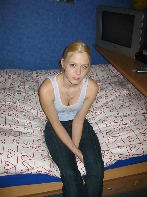 Bella Blonde Teen Wank Slut porn gallery