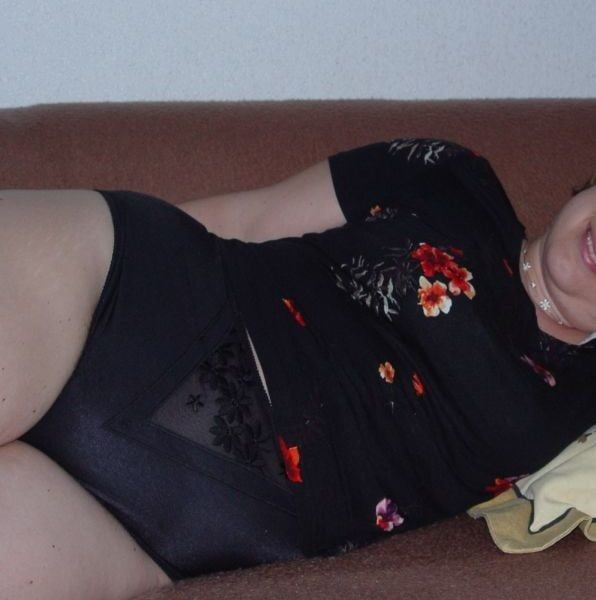 Sexy chubby Russian MILF porn gallery