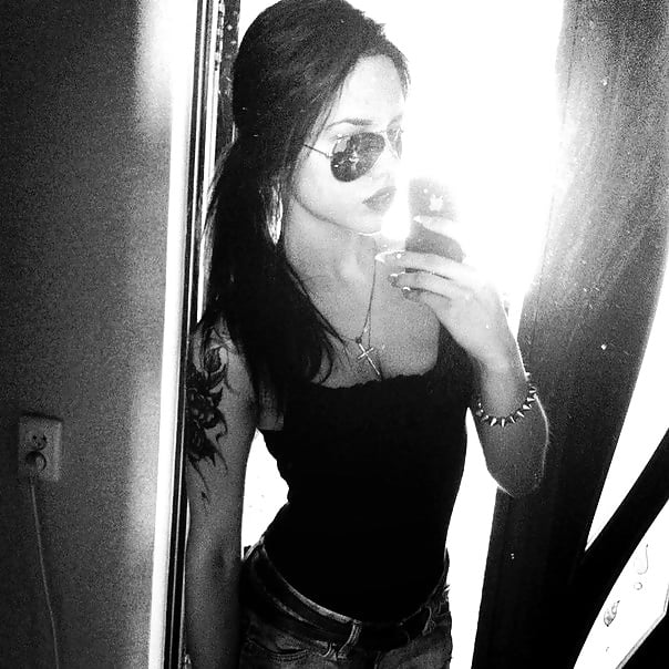 A lean, but attractive Anastacia. porn gallery