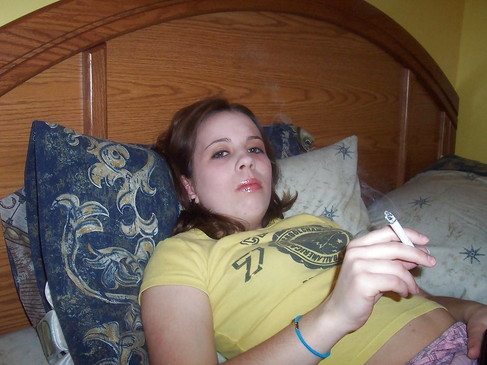 SingleStonerBabe From JoinUnTrue.com porn gallery