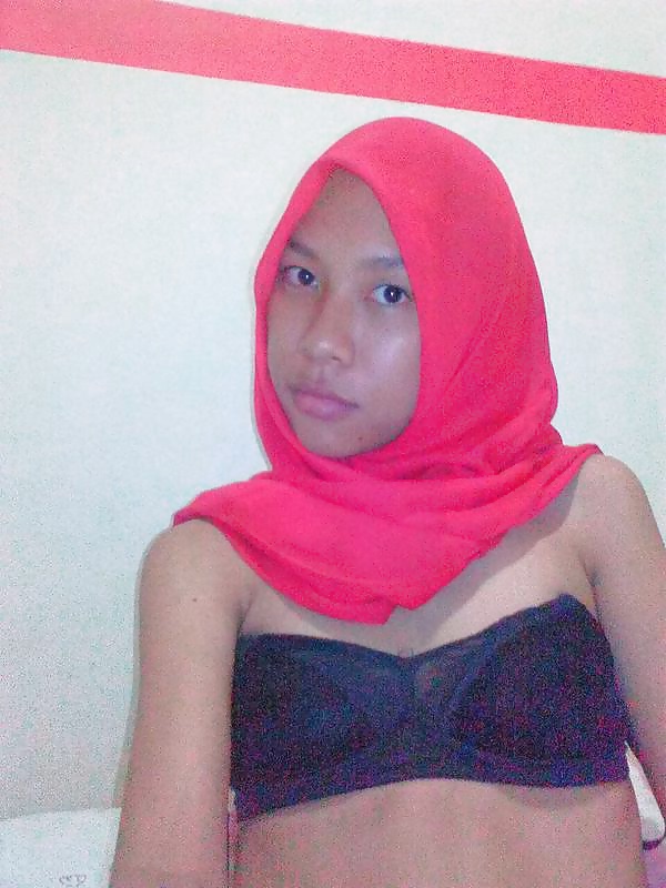 Awek tudung tak cun sangat porn gallery