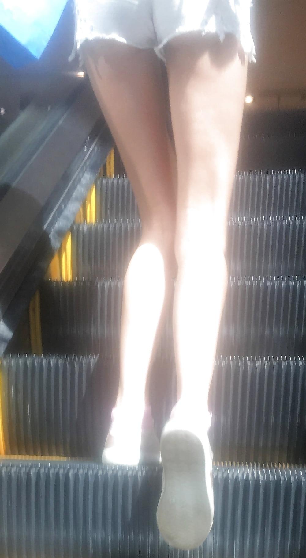 Tiny ass big tits mall teen porn gallery