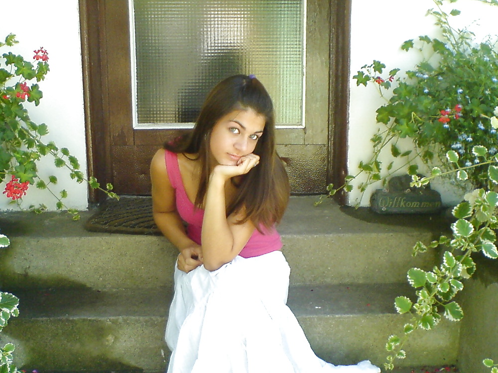 Hot Arab Slut porn gallery