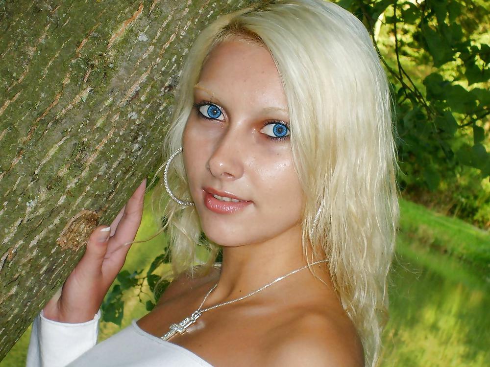 amateur blond stolen holiday pics porn gallery