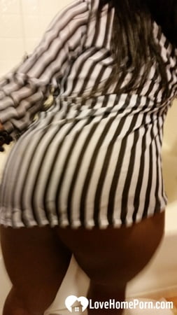 black honey gets recorded as she showers         