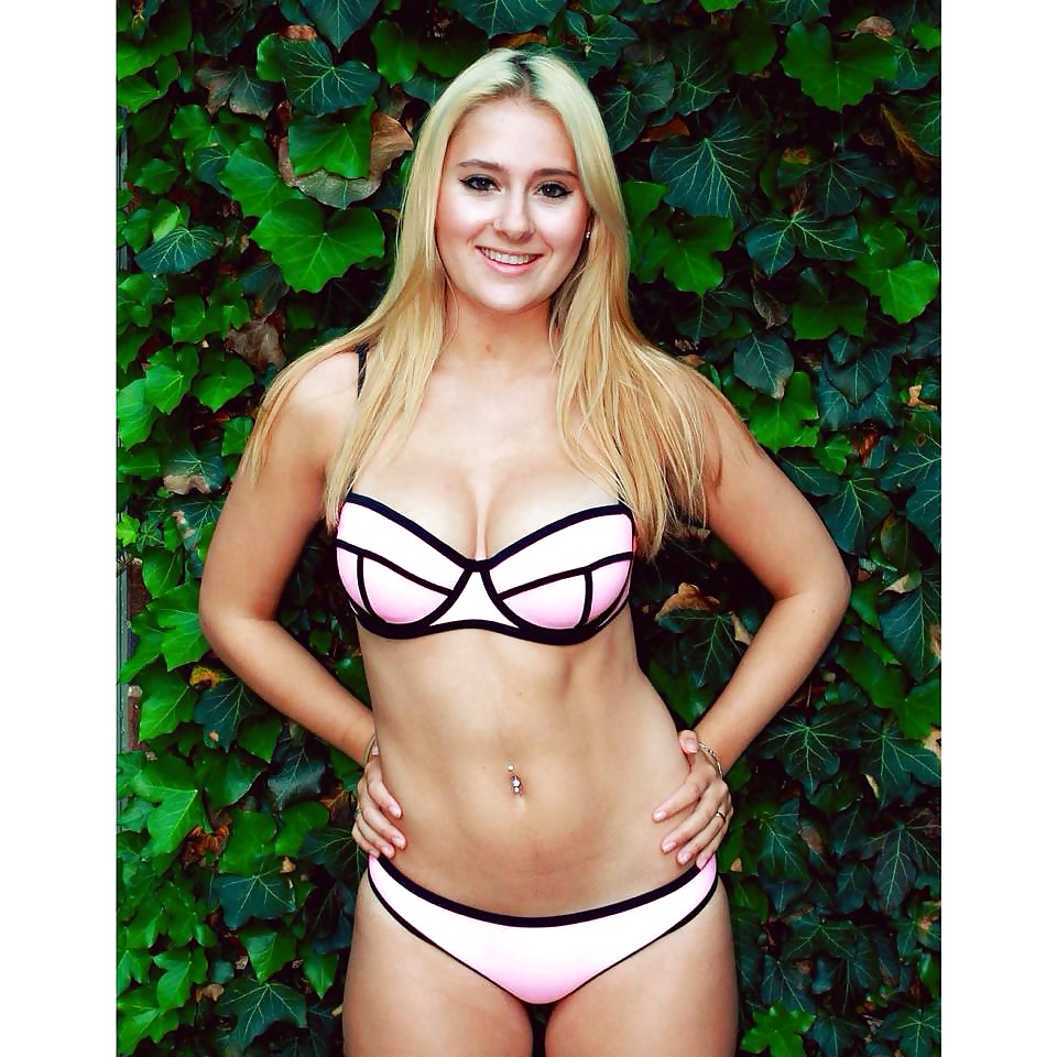 Girls in Bikinis 38 porn gallery