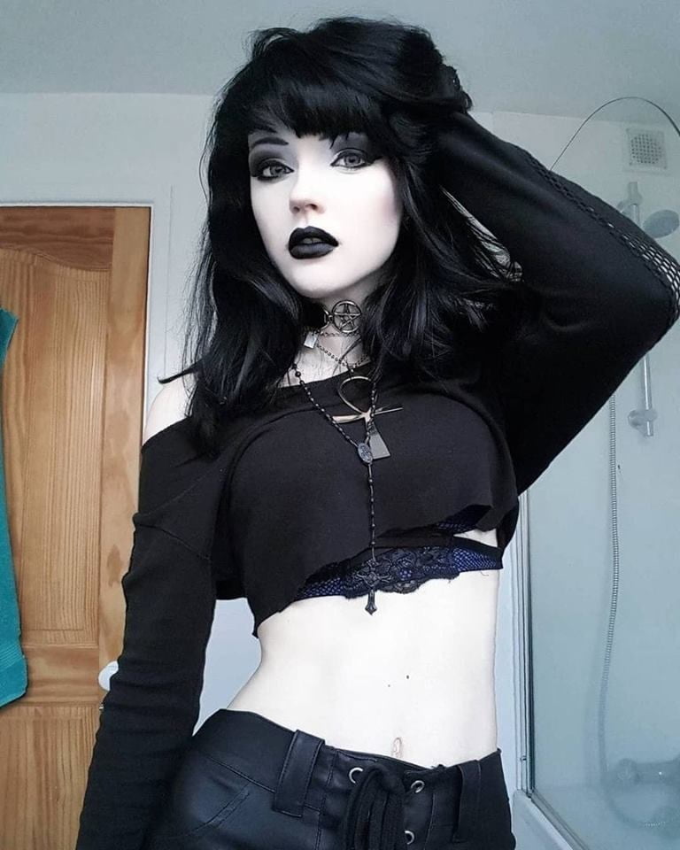 HNNGGG MORE ART HOES photo #325183244