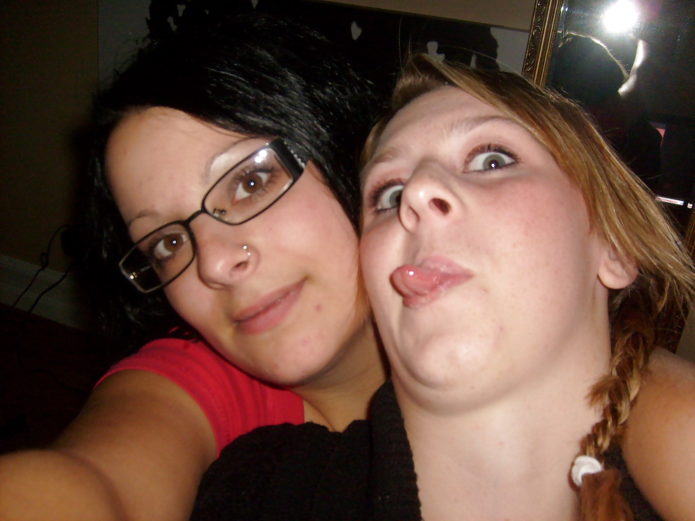 Selfshot Buttercup & Friends porn gallery