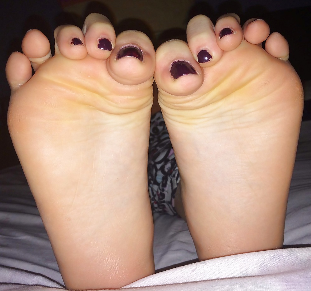 Rena's sexy (size 38) feet porn gallery