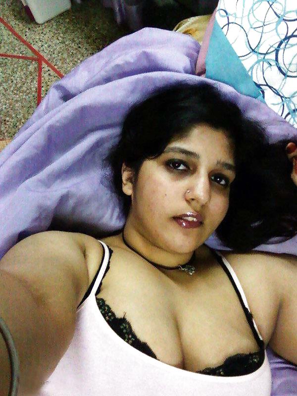 Hot Indian Lady porn gallery
