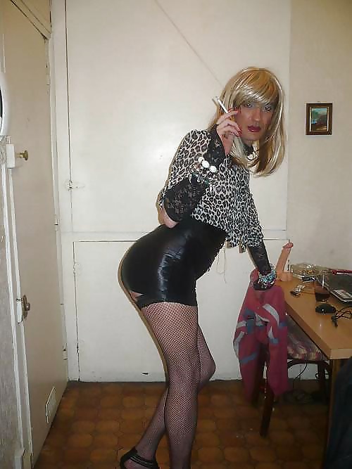 Smoking Crossdressers 2 20 Immagini 4835