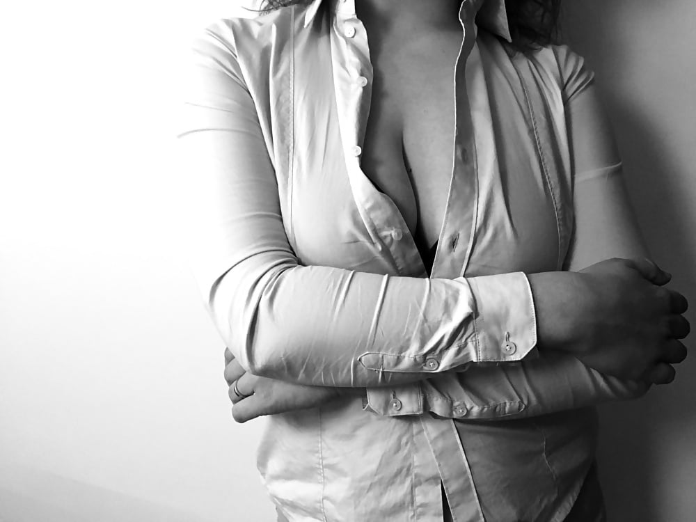 Her big rack in black and white porn gallery