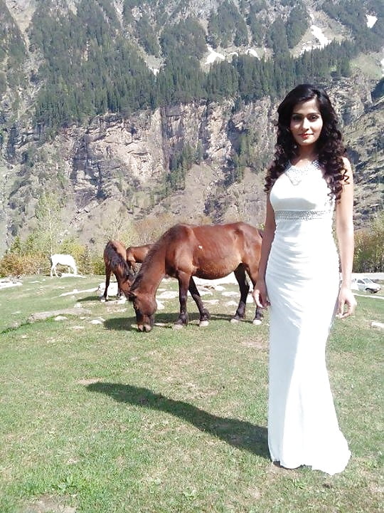 AMATEUR INDIAN BABE porn gallery